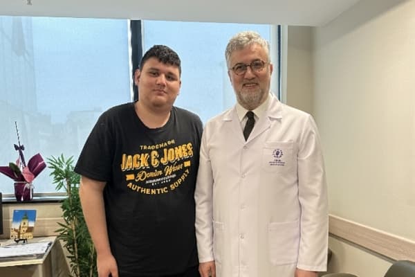 Операцията за дълбока мозъчна стимулация носи надежда за синдрома на Турет